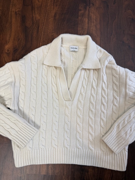 Aritzia Sunday Best Lottie Collared Cable-Knit V-Neck Sweater in Whisper White - Picture 3 of 10